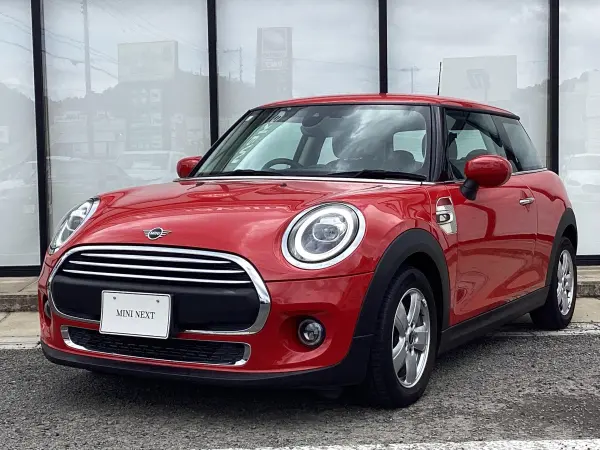 Mini Mini One 3-door DCT One Owner Victoria Chili Red Solid Roof Aftermarket Backup Camera Navigation