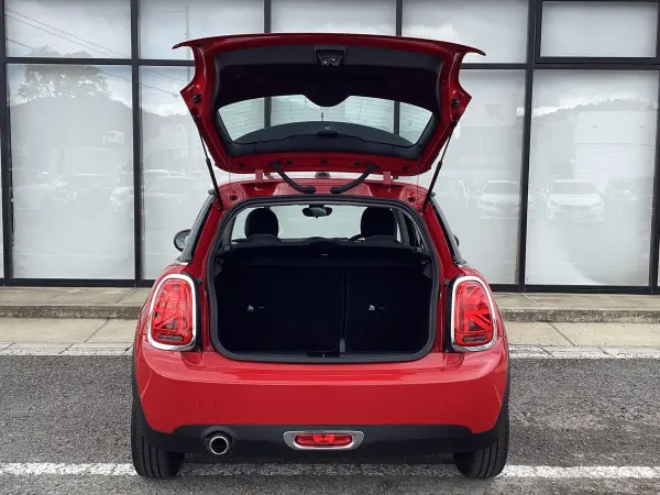 Mini Mini One 3-door DCT One Owner Victoria Chili Red Solid Roof Aftermarket Backup Camera Navigation — photo 7