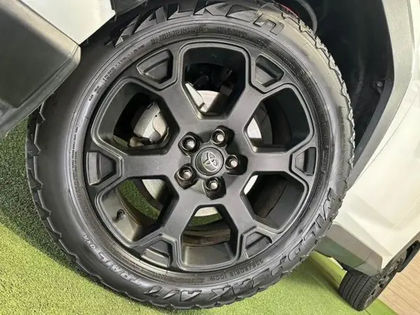 Toyota RAV4 2.0 Adventure Off-Road Package II 4WD — photo 9