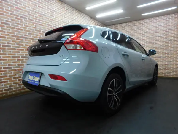2018 Volvo V40 — photo 2 | Tuminion Kenya