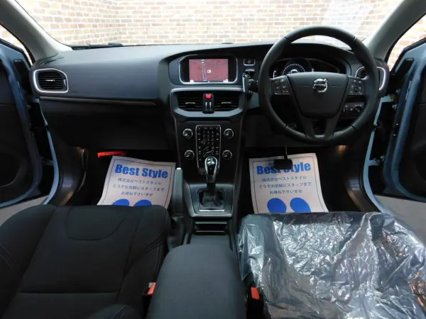 2018 Volvo V40 — photo 3 | Tuminion Kenya