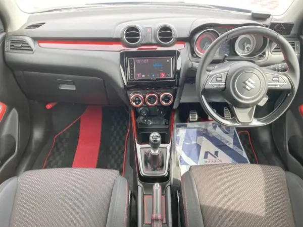2020 Suzuki Swift — photo 2