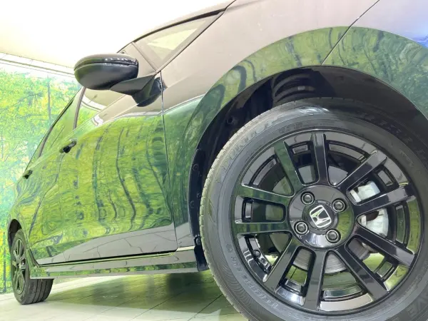 Honda Fit 1.5 e:HEV Home Black Style, Genuine 9-inch Navi, Backup Camera, Honda Sensing, Adaptive Cruise, Non-Smoking Car, Smart Key, LED Headlights, ETC, Genuine 15-inch Alloy Wheels, Auto High Beam, Auto Lights, Auto Air Conditioning, Brake Hold (Midnight Blue Beam Metallic) — photo 9