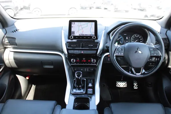 Mitsubishi Eclipse Cross PHEV 2.4 P 4WD Power Sound Navigation TV Surround Camera (Pearl) — photo 7