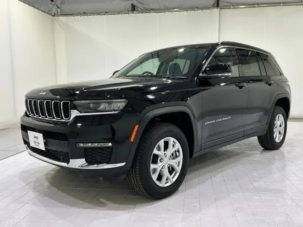 Jeep Grand Cherokee Limited 4WD Certified Used Car with 1-Year Warranty (Diamond Black Crystal Pearl C) — photo 8