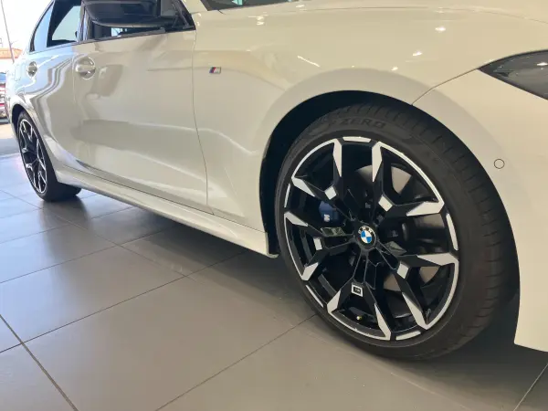 BMW 3 Series 318i M Sport Special Edition 50th Anniversary Limited Demo Rental 19-inch Aluminum Wheels M Sport Brakes Seat Heater Around View Monitor Head-Up Display Active Cruise Control (Alpine White) — photo 9