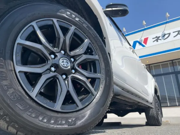 Toyota Hilux 2.4 Z GR Sport Diesel Turbo 4WD with Navigation 8-inch Display Audio, Surround View Camera, Collision Mitigation System, Radar Cruise, Non-smoking Car, Dashcam, Corner Sensors, Smart Key, LED Headlights, ETC, Genuine 18-inch Alloy Wheels (Super White II) — photo 9