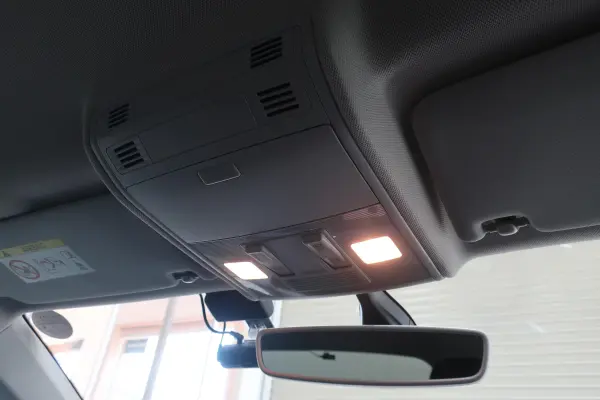 Volkswagen Polo TSI Comfortline Digital Meter Genuine Navigation TV Backup Camera Bluetooth DVD Video Playback Rear Sensor Front/Rear Drive Recorder Blind Spot Detection Leather-Wrapped Steering Wheel ETC2.0 ACC Service Book (Leaf Blue Metallic) — photo 7