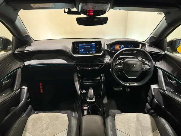 2021 Peugeot 208 — photo 2