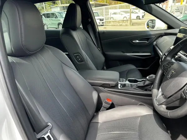 Toyota Crown Hybrid 2.5 G (White) — photo 7