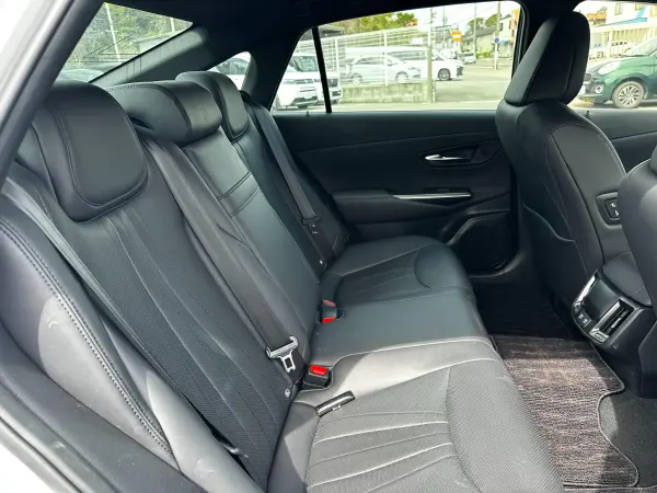 Toyota Crown Hybrid 2.5 G (White) — photo 8