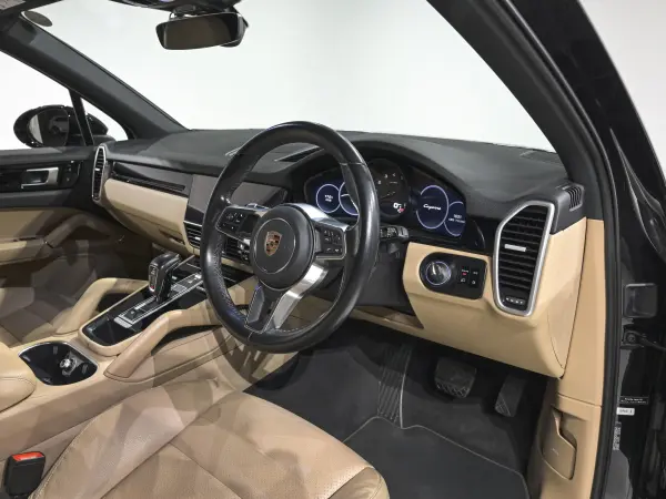 Porsche Cayenne 3.0 Tiptronic S 4WD with BOSE Surround Sound System, Exterior Package, Seat Heater, Multifunction Steering Wheel (Jet Black Metallic) — photo 7