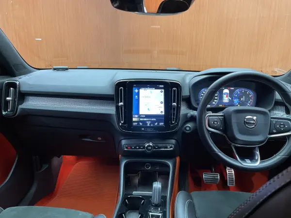 2019 Volvo Xc40 — photo 2