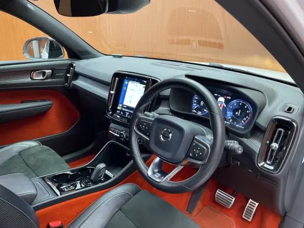 2019 Volvo Xc40 — photo 3
