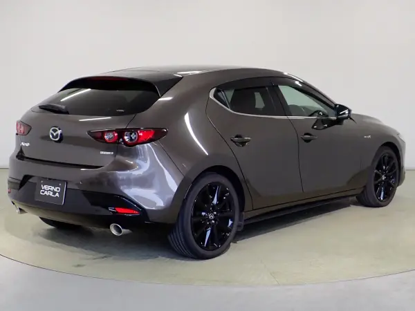 2021 Mazda 3 Fastback — photo 2