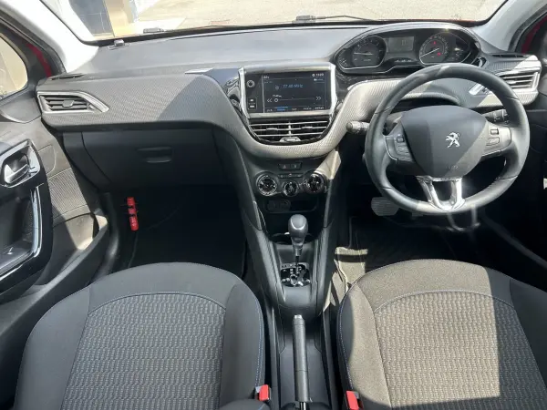 Peugeot 208 Signature Certified Used Car Warranty Genuine Navigation ETC Backup Camera (Red) — photo 9