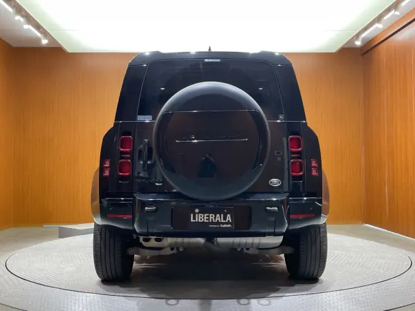 Land Rover Defender 110 X Dynamic SE Double O Black Edition 3.0L D300 Diesel Turbo 4WD Limited Edition of 150 Units Panorama Sunroof 7-Seater Air Suspension ACC Meridian Sound Extended Black Interior Pack Genuine Navigation 360° Camera Black Leather Seat Heater Steering Heater LED Headlights (Santorini Black Metallic) — photo 9