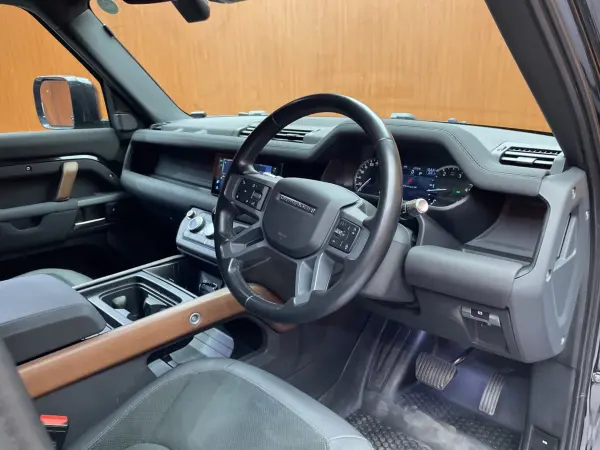2022 Landrover Defender — photo 3