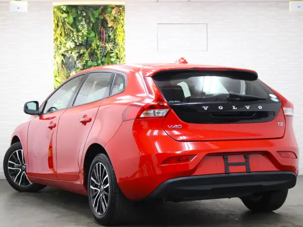 2019 Volvo V40 — photo 2