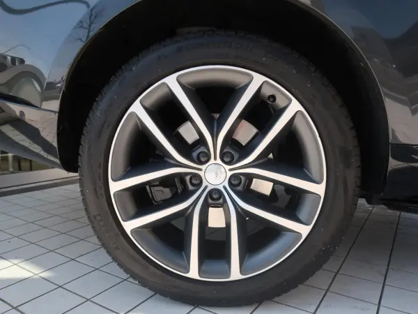 Land Rover Range Rover HSE 3.0L D300 Standard Wheelbase Diesel Turbo 4WD Certified Used Car — photo 8