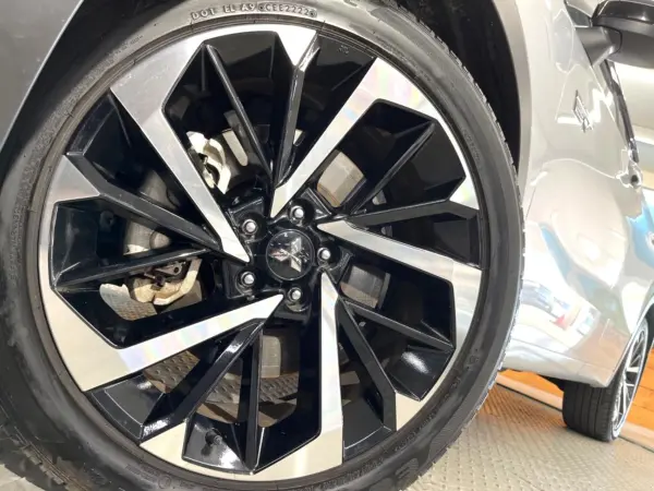 Mitsubishi Outlander PHEV 2.4 P 4WD Panorama Sunroof Genuine 9-inch Navi BOSE Sound 360 Camera e-Assist My Pilot Blind Spot Monitor LED Head Power Back Door Leather Seat Seat Heater Steering Heater 7-Seater Non-Smoking Car (White Diamond) — photo 9