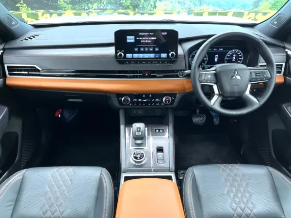 2022 Mitsubishi Outlander — photo 2