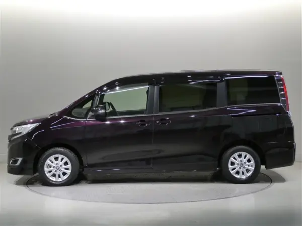 2019 Toyota Noah — photo 2