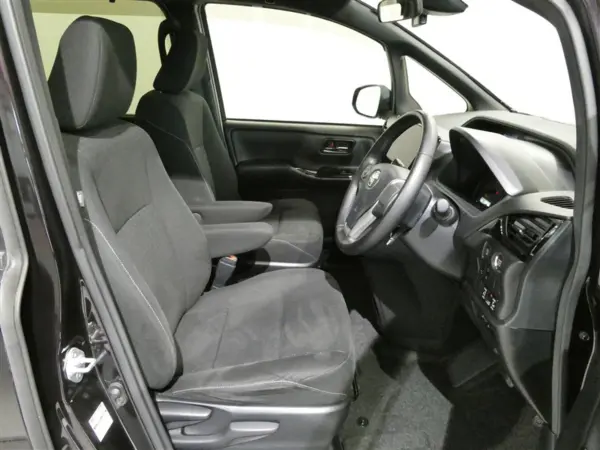 Toyota Noah 2.0 G — photo 9