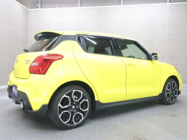 2023 Suzuki Swift — photo 2
