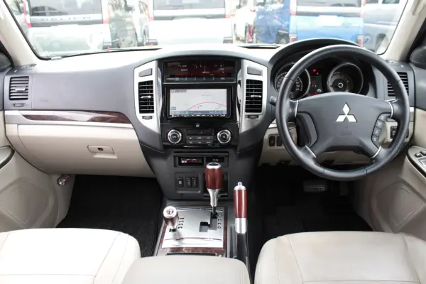 Mitsubishi Pajero 3.2 Long Final Edition Diesel Turbo 4WD Sunroof Backup Camera Navigation Full-Seg Seat Heater (Pearl) — photo 8