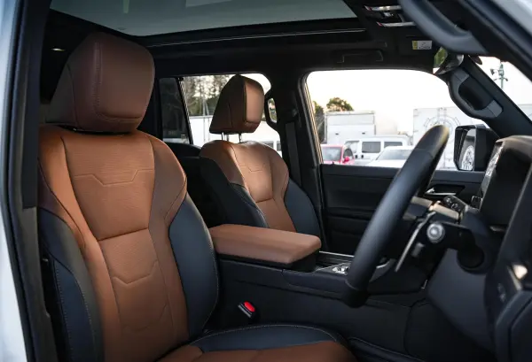 Lexus GX550 Version L 4WD (White White) — photo 7