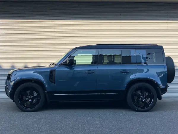 2025 Landrover Defender — photo 2