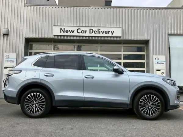 Volkswagen Tiguan TDI 4Motion Elegance Diesel Turbo 4WD with New Car Warranty Transfer, DccPro, Certified Used Car, Former Demonstrator, Seat Heater, Travel Assist, ACC, Relaxation Function, Navigation, All-Around View Camera (Gray) — photo 7