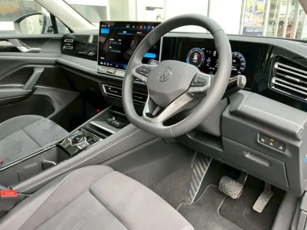 Volkswagen Tiguan TDI 4Motion Elegance Diesel Turbo 4WD with New Car Warranty Transfer, DccPro, Certified Used Car, Former Demonstrator, Seat Heater, Travel Assist, ACC, Relaxation Function, Navigation, All-Around View Camera (Gray) — photo 8