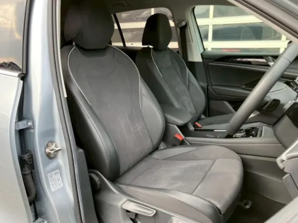 Volkswagen Tiguan TDI 4Motion Elegance Diesel Turbo 4WD with New Car Warranty Transfer, DccPro, Certified Used Car, Former Demonstrator, Seat Heater, Travel Assist, ACC, Relaxation Function, Navigation, All-Around View Camera (Gray) — photo 9