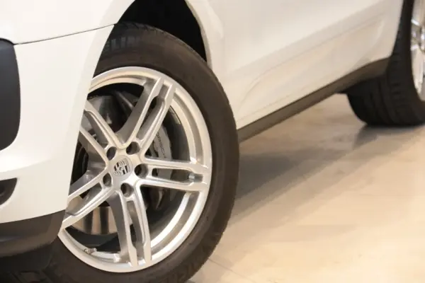 2020 Porsche Macan — photo 3