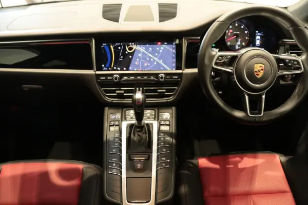 2020 Porsche Macan — photo 2