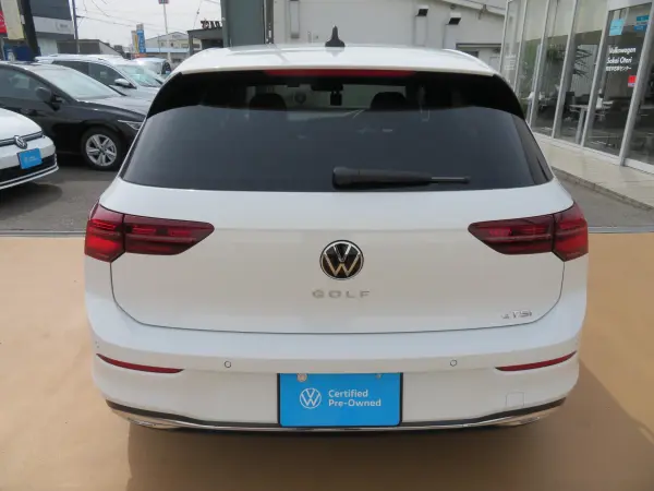 Volkswagen Golf eTSI Style Platinum Edition DiscoverPro App-Connect (Apple CarPlay Android Auto) Dynamic Cornering Light Dynamic Light Assist IQ.LIGHT Lane Change Assist R Traffic Alert R Camera (Pure White) — photo 8