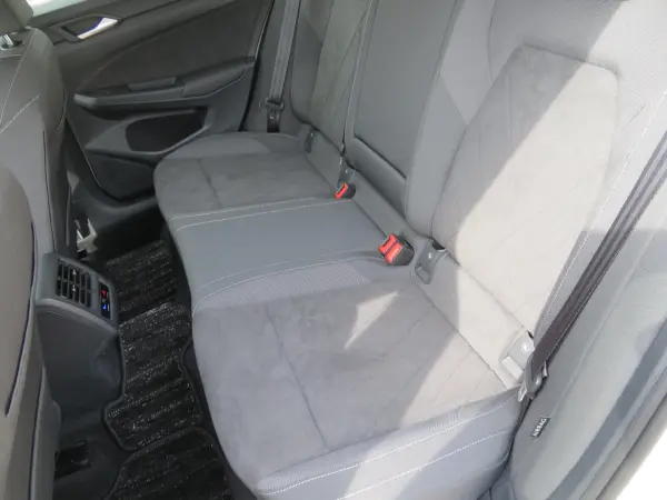 2023 Volkswagen Golf — photo 3