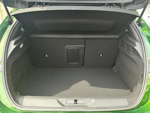 Peugeot 308GT Plug-in Hybrid — photo 8