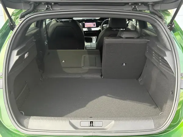 Peugeot 308GT Plug-in Hybrid — photo 9