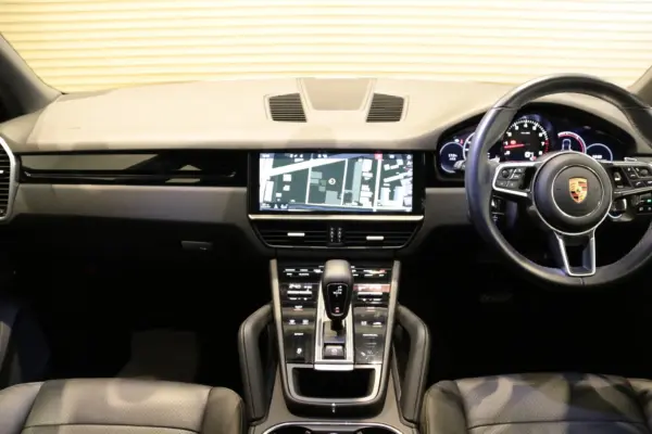 2019 Porsche Cayenne — photo 2