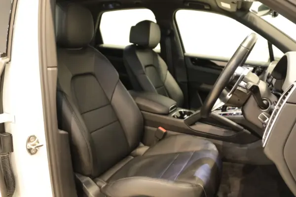 Porsche Cayenne 3.0 Tiptronic S 4WD One Owner Panorama Sunroof Black Leather Seats Genuine Navigation 360 Camera Power Tailgate LED Headlights (Pure White) — photo 8