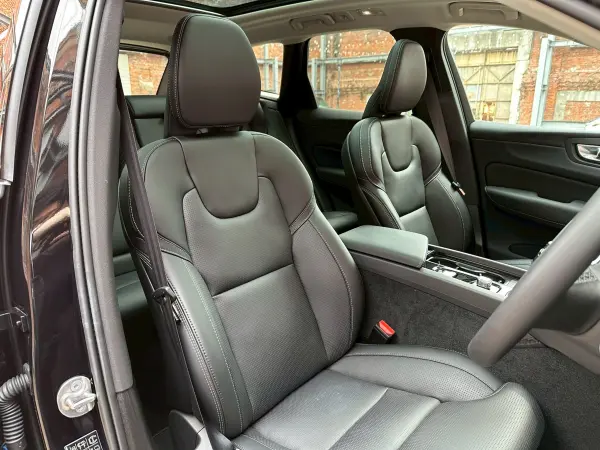 2025 Volvo Xc60 — photo 3