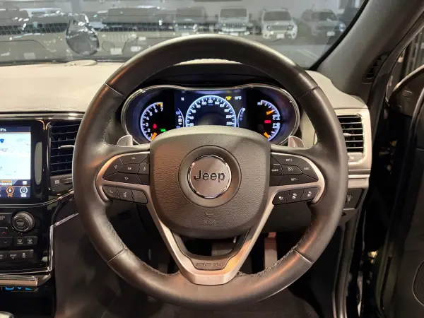 Jeep Grand Cherokee Limited 4WD Final Model Air Suspension 18-Month Warranty (Nationwide Authorized Dealers) CarPlay Safety Features Leather Seats (Heated) Power Tailgate LED Headlights Non-Smoking Vehicle Service Records Owner's Manual Spare Key Certified Used Car (Diamond Black Crystal Pearl C) — photo 7