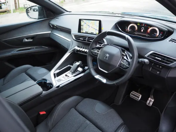 Peugeot 5008 GT Line BlueHDi Diesel Turbo One Owner Sunroof Certified Used Car (Emerald Crystal) — photo 7