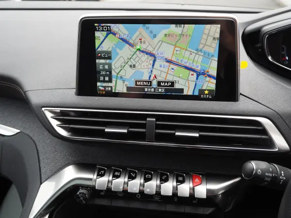 Peugeot 5008 GT Line BlueHDi Diesel Turbo One Owner Sunroof Certified Used Car (Emerald Crystal) — photo 9