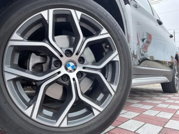 BMW X1 xDrive 18d xLine Edition Joy Plus 4WD Comfort Package, Backup Camera, Radar Cruise Control, Collision Mitigation System, Front/Rear Clearance Sonar, Comfort Access, Front Power Seats, Lane Keeping Assist, Power Rear Gate, ETC, Non-Smoking Vehicle (Black Sapphire Metallic) — photo 9