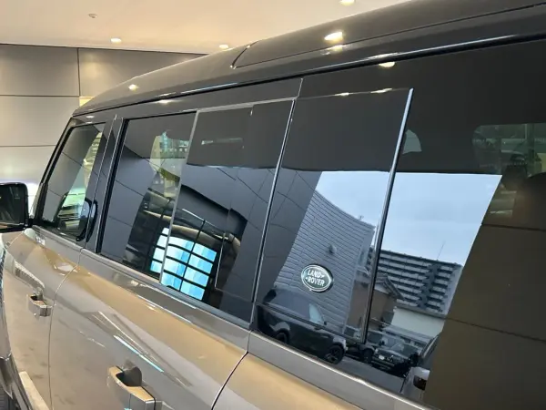 Land Rover Defender 110 X Dynamic HSE 3.0L D300 Diesel Turbo 4WD Certified Used Car Air Suspension Sunroof Black Exterior Pack Black Side Steps Meridian Surround Genuine 20-inch AW Seat Heater & Cooler 3-Zone Control (Gondwana Stone Metallic) — photo 9