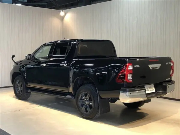 Toyota Hilux 2.4 Z Diesel Turbo 4WD Cruise Control Smart Key Dashcam Backup Camera (Black Mica) — photo 9